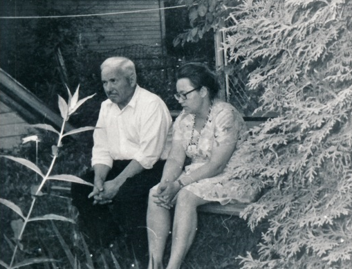 Ciocia Gosia i Wujek Jurek na Kampo 15 w 1975 r.